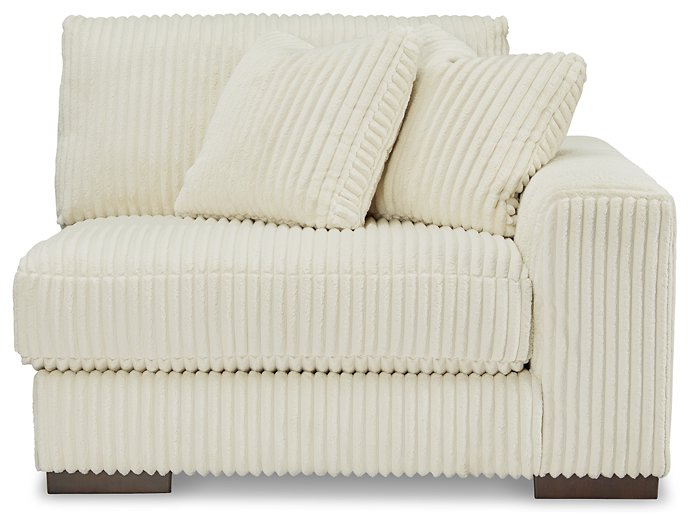 Lindyn Sectional - Maxx Save 