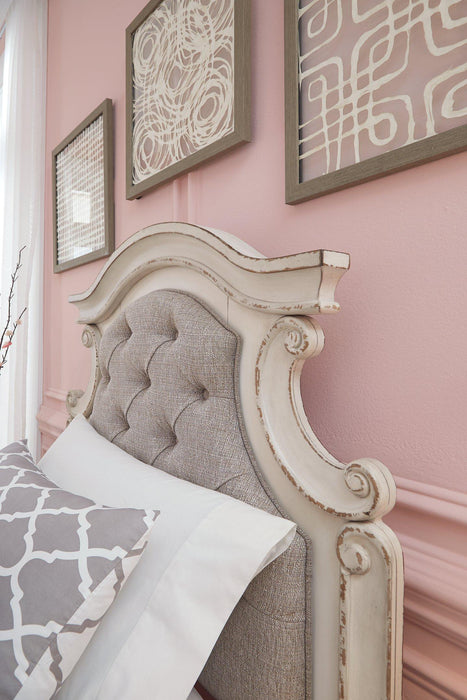 Realyn Upholstered Bed - Maxx Save 