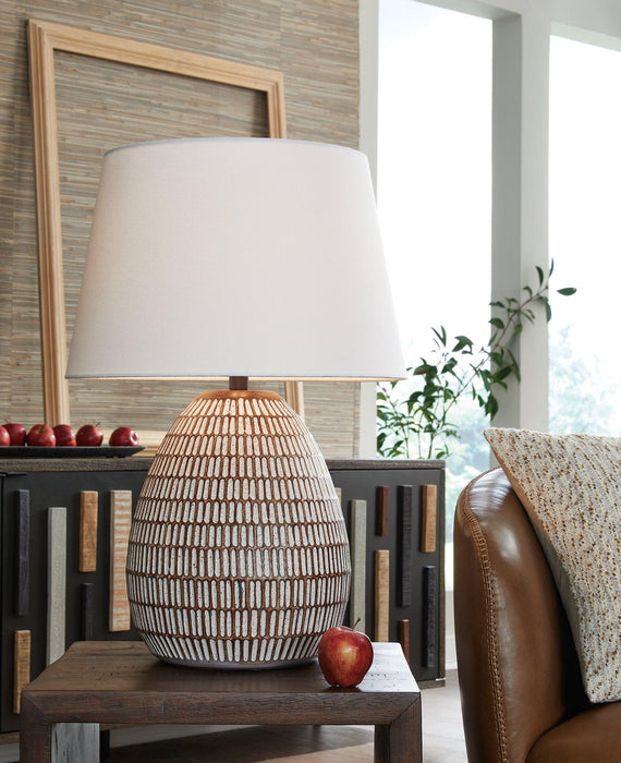 Darrich Table Lamp - Maxx Save 
