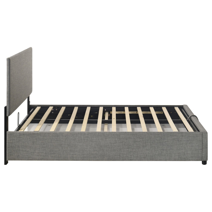 Reeves Queen Bed