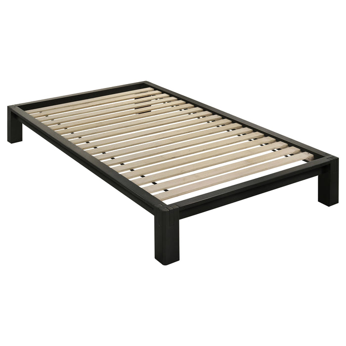 Gislen Queen Bed